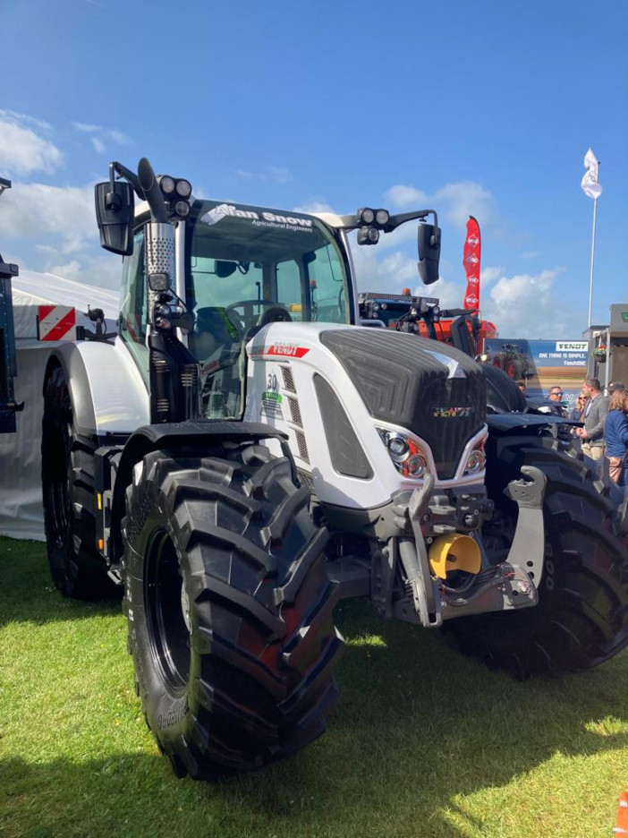 Fendt 722 Vario in Pearl White to celebrate 30 years as a Fendt Dealer